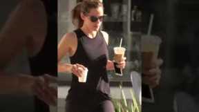 Jennifer Garner Makes A Pit Stop For Coffee After Her Morning Workout In LA😍TikTok paparazzistyle