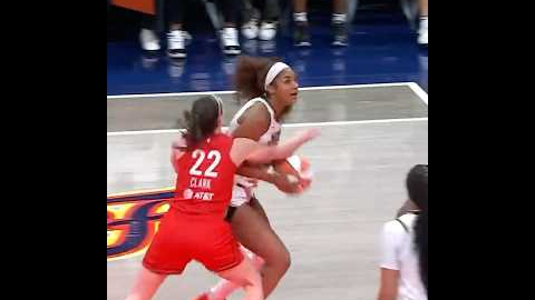 Caitlin Clark assault Angel Reese #angelreesehighlights #caitlinclark #wnba #trending #fights