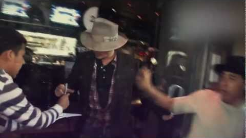 OMG  Johnny Depp falling down on the Walk of Fame