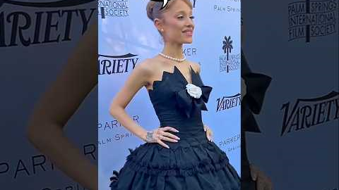 Celebrities React to Surprisingly Calm Paparazzi