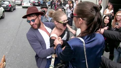 OFFICIAL VIDEO - FULL - Gigi Hadid gets attacked in Milan by a prankster and FURIOUSLY fights back