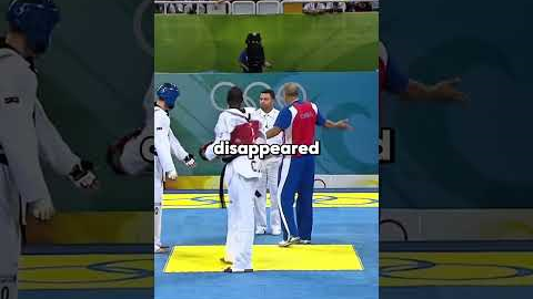 He kicked the referee in the head…😳